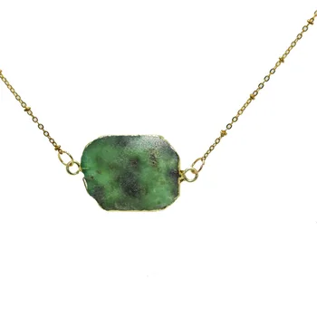 Bižuterijos žalia kristalinis kvarcas Aukso Bezel pakabukas moterų karoliai natūralaus akmens Žaliava Chrysoprase plokštė gabalas karoliai