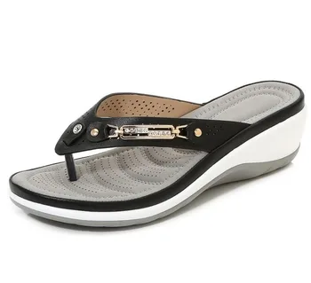 Nauja vasaros moterų šlepetės metalo mygtuką skaidrių Pleišto batai paplūdimio sandalai moterims už platforma Laisvalaikio flip flop hy363